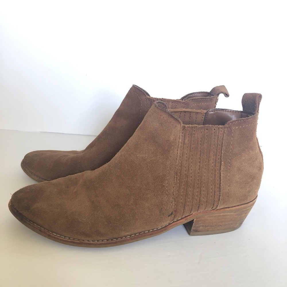 Steve Madden 8.5 Tallie Suede Chelsea Ankle Boots